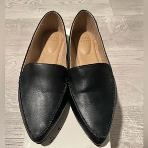 Black flat shoes